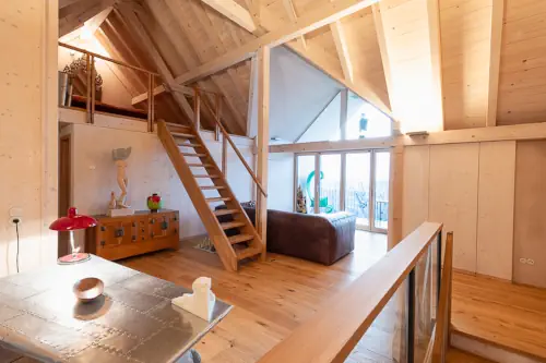 Herzkammer 2 – Raumhöhe, Galerie und Treppe