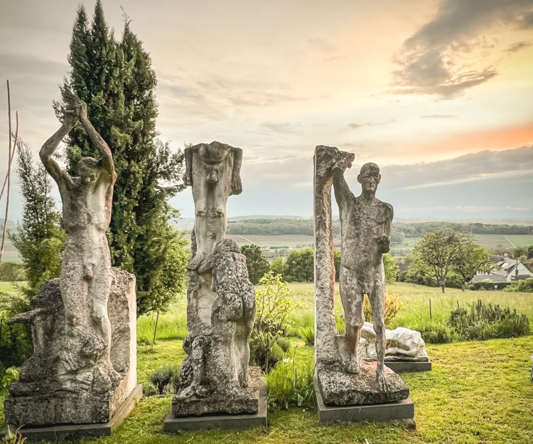 Garten – Skulpturen im Abendlicht (Hero)